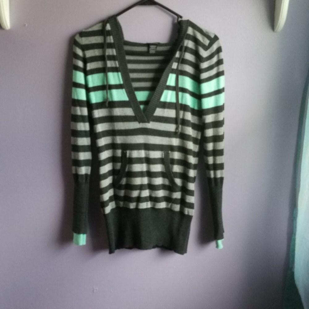 Rue21 deep cut v neck sweater